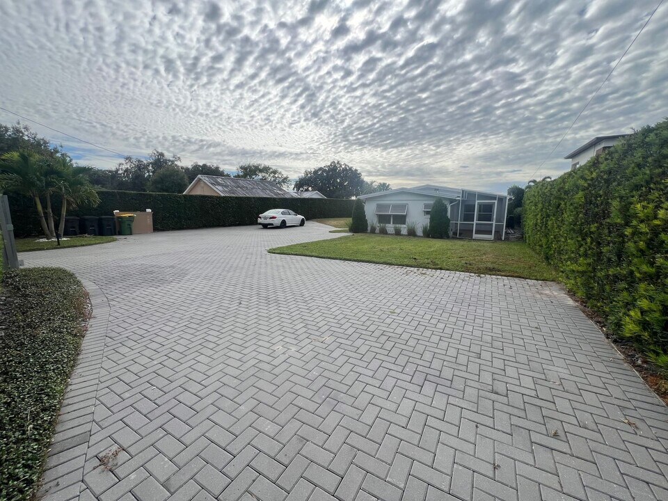 7210 Seminole Dr in Belle Isle, FL - Building Photo