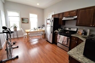 194 Marion St, Unit #1 in Boston, MA - Foto de edificio - Building Photo