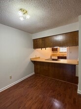 1842 Sylvan Ct in Tallahassee, FL - Foto de edificio - Building Photo