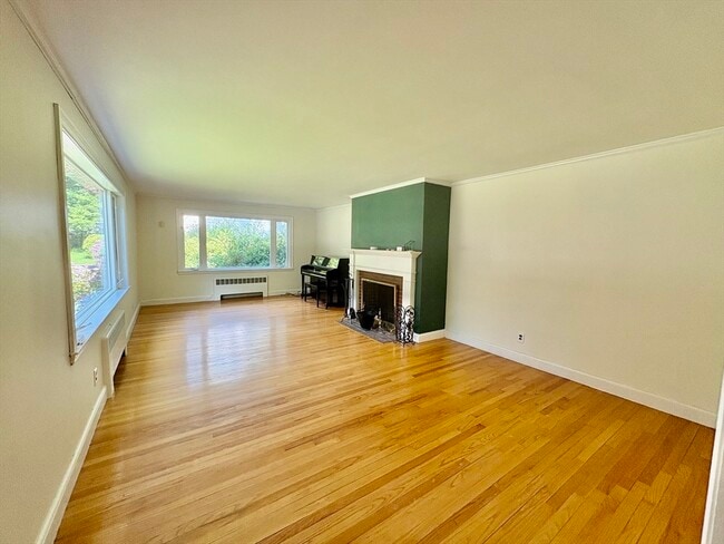 379 Newton St in Brookline, MA - Building Photo - Building Photo