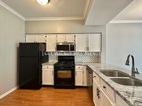 1441 Walnut Hill Ave in St. Charles, IL - Foto de edificio - Building Photo