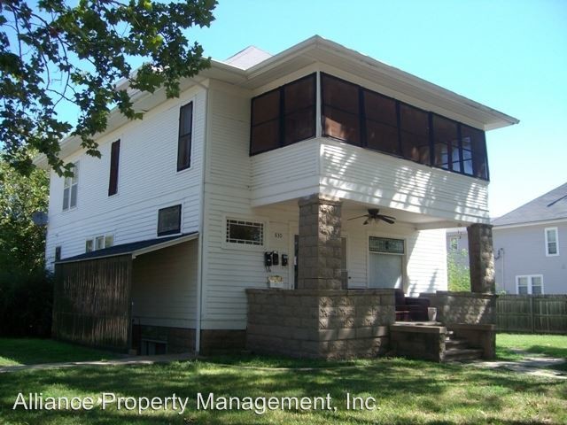 830 Moro St in Manhattan, KS - Building Photo