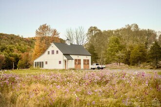40 Hellbrook Ln in Ulster Park, NY - Building Photo - Building Photo