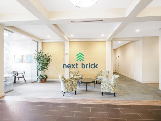 16141 Cleveland St in Redmond, WA - Building Photo - Building Photo