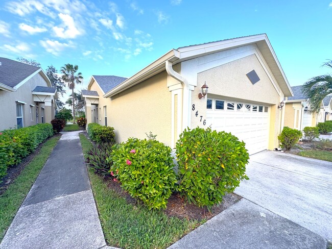 8476 Ibis Cove Cir in Naples, FL - Building Photo - Building Photo