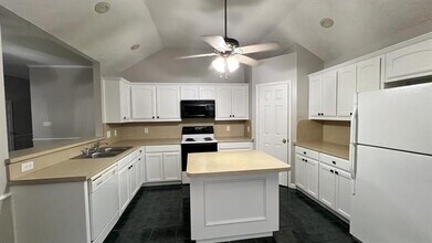 1800 Avon Dr in Corinth, TX - Building Photo - Building Photo
