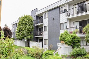 Chelsea Park Gardens in Abbotsford, BC - Building Photo