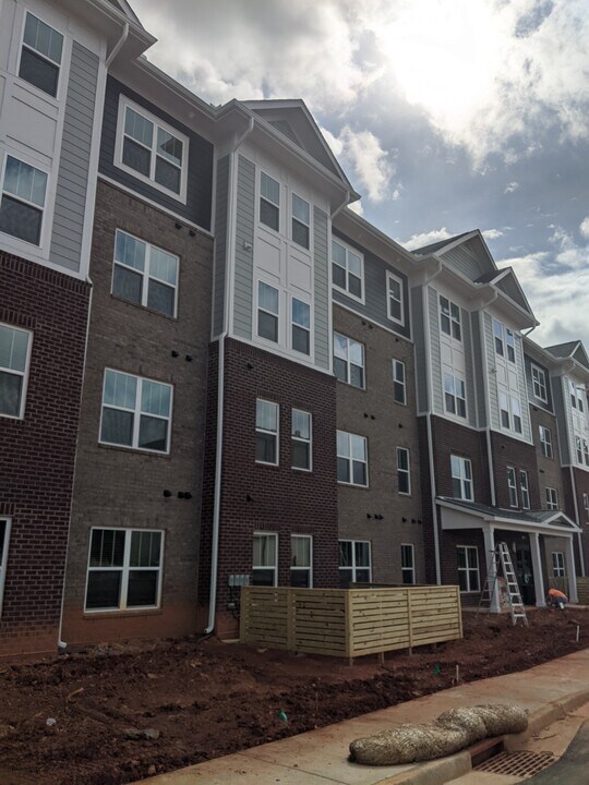 Pleasantburg Senior in Greenville, SC - Building Photo