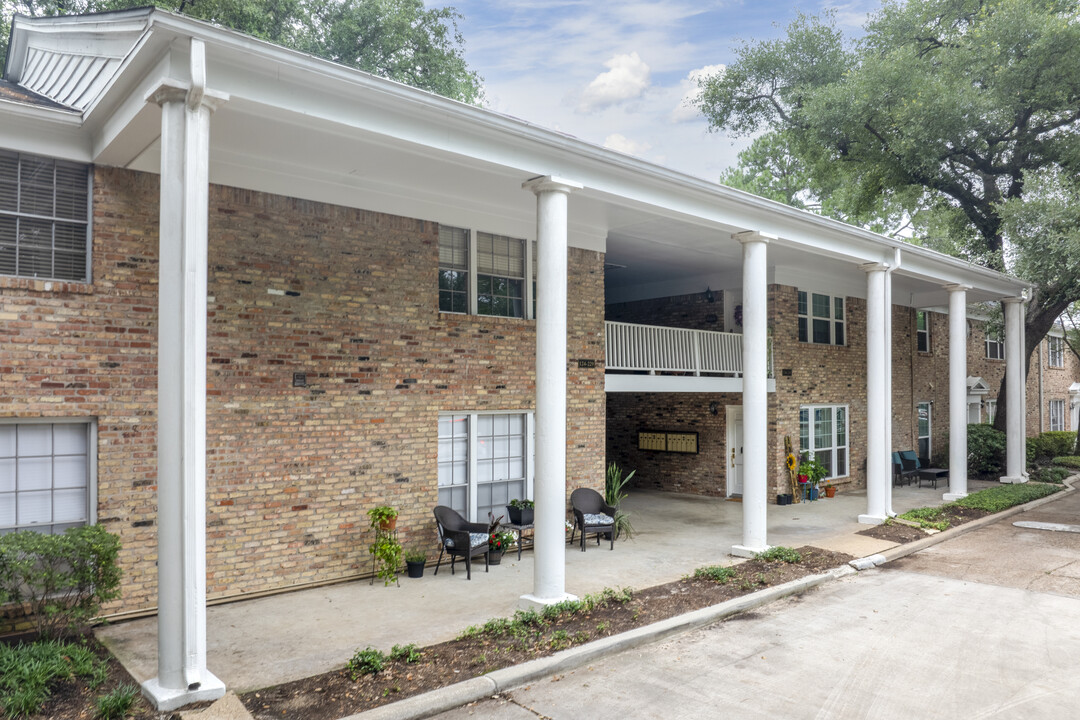 River Oaks Townhomes in Houston, TX - Building Photo