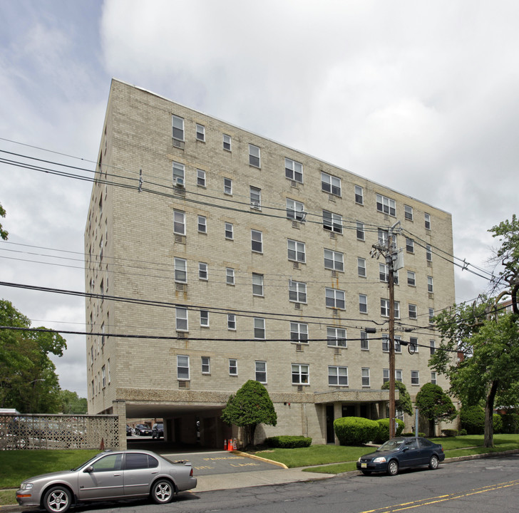 211 Johnson Ave Apartments in Hackensack, NJ - Building Photo