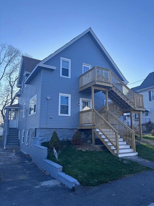 8 Maxwell St in Taunton, MA - Building Photo