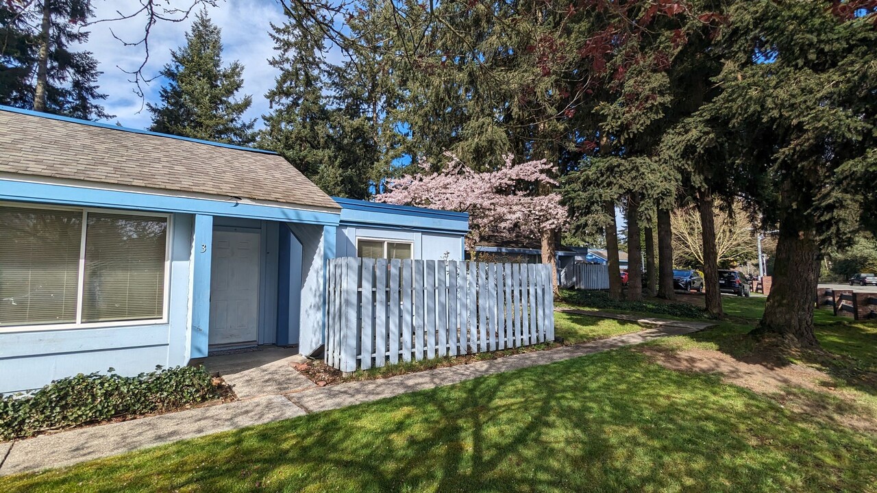 4300 Sunset Blvd in Renton, WA - Building Photo