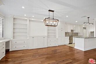 875 Comstock Ave in Los Angeles, CA - Building Photo - Building Photo