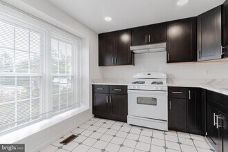 14405 Black Horse Ct in Centreville, VA - Building Photo - Building Photo