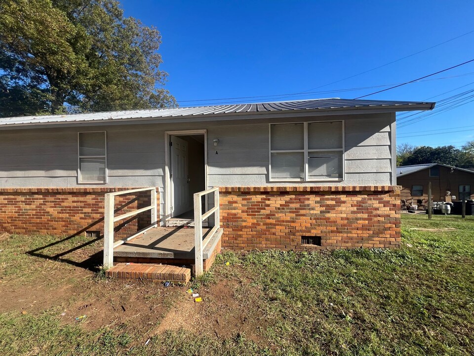 1906 Fosters Ferry Rd in Tuscaloosa, AL - Building Photo