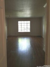 230 E Mulberry Ave in San Antonio, TX - Foto de edificio - Building Photo