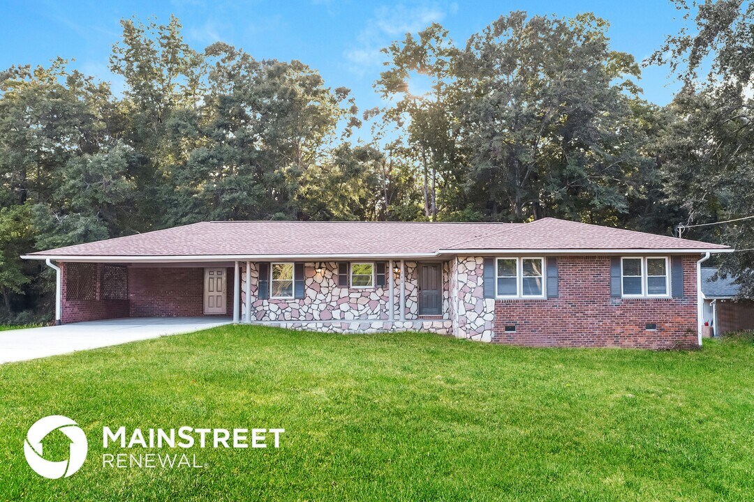 246 Timber Lake Cir in Douglasville, GA - Building Photo