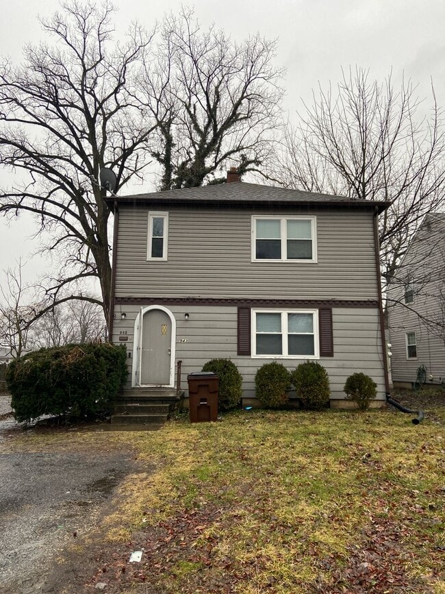 property at 943-945-945 Sheridan Ave