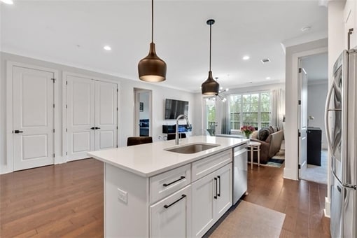 6890 Peachtree Dunwoody Rd, Unit 303 The Dunhill in Atlanta, GA - Building Photo - Building Photo