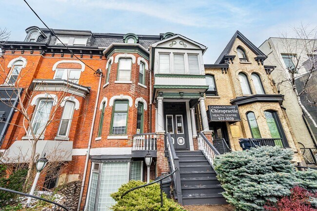 212 Carlton St. in Toronto, ON - Building Photo - Building Photo