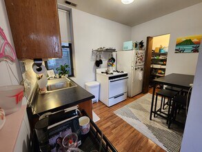 1434 W Blackhawk St, Unit 2R in Chicago, IL - Foto de edificio - Building Photo