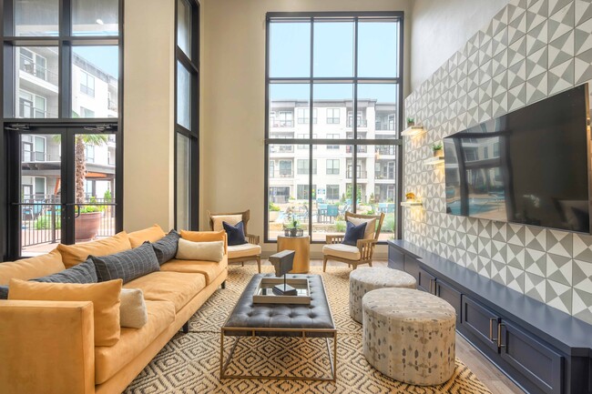 Seville Uptown in Dallas, TX - Foto de edificio - Building Photo