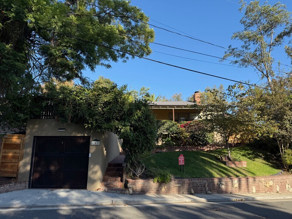 108 Buena Vista Dr in Fullerton, CA - Building Photo