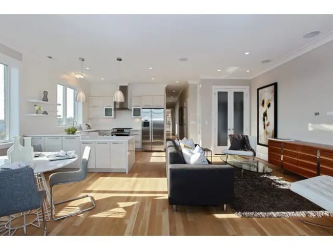 property at 2405 N Greenview Ave