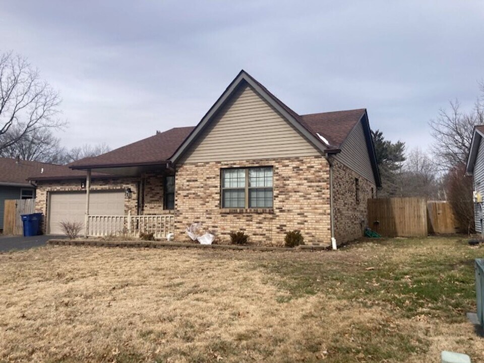 2 Emery Ct in Belleville, IL - Building Photo