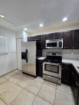 911 NE 209th Terrace in Miami, FL - Building Photo