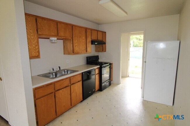 704 N 4th St in Copperas Cove, TX - Building Photo - Building Photo