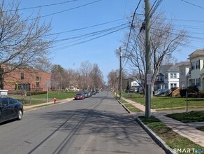 50 Bretton Rd in West Hartford, CT - Building Photo - Building Photo