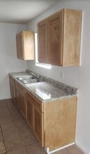 121 Lazy Ln, Unit D in Sealy, TX - Foto de edificio - Building Photo