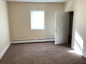 633 Main St, Unit 4 in Avoca, PA - Building Photo - Building Photo