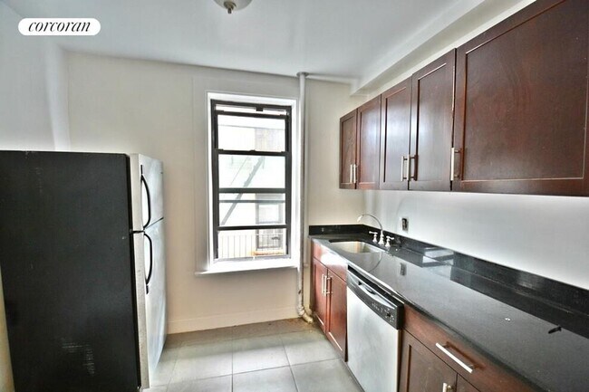 505 W 122nd St in New York, NY - Building Photo - Building Photo