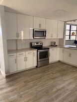 6475 W Oakland Park Blvd in Lauderhill, FL - Building Photo