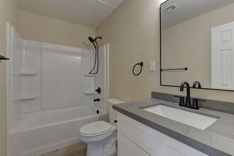 1940 Merze Ave in Henderson, NV - Foto de edificio - Building Photo