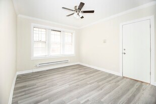 839 W Cornelia Ave, Unit 837-3N in Chicago, IL - Building Photo