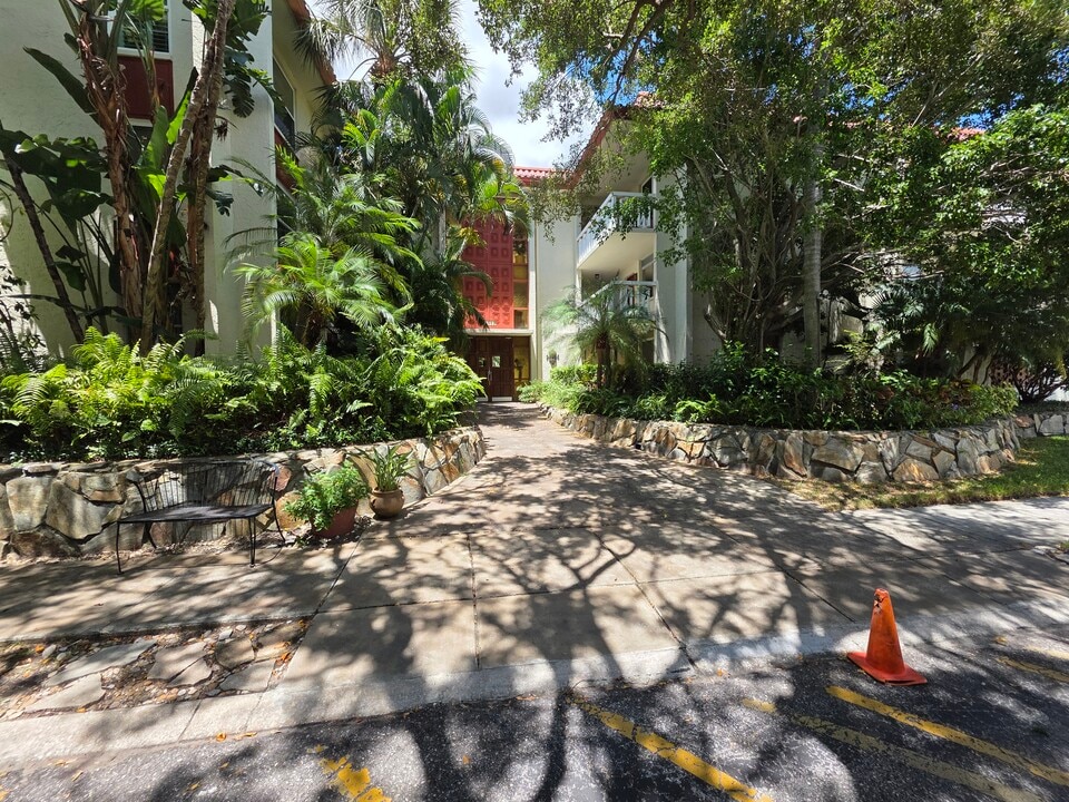 1012 Pearce Dr in Clearwater, FL - Building Photo