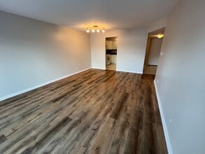 5000 Carriage Way Dr in Rolling Meadows, IL - Building Photo - Building Photo