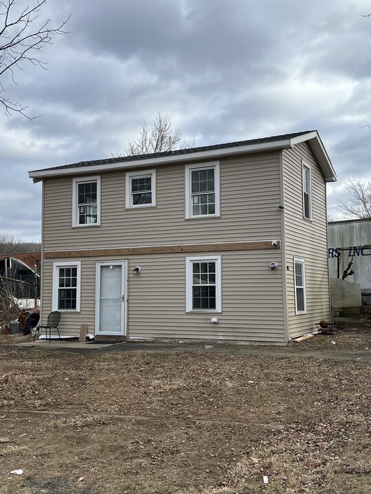 48 Cherry St in Naugatuck, CT - Building Photo