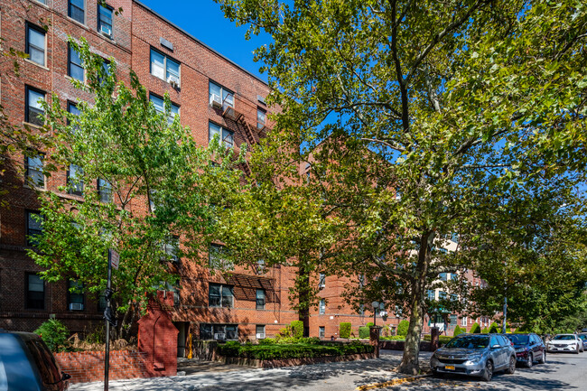 160 Ocean Pky in Brooklyn, NY - Building Photo - Building Photo