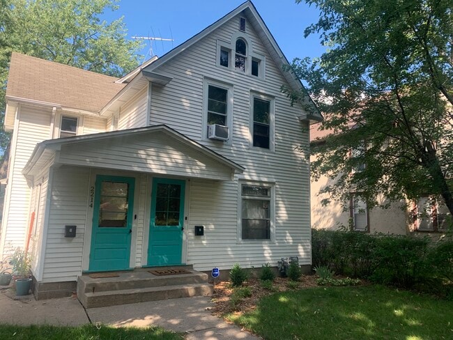 2214 3rd St NE, Unit 1 in Minneapolis, MN - Foto de edificio - Building Photo
