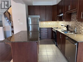 6 Farley Ln in Hamilton, ON - Building Photo - Building Photo