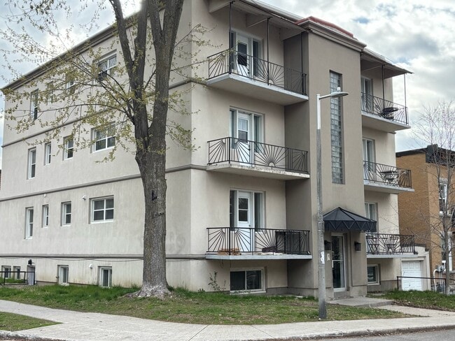 property at 20 Lower Charlotte St