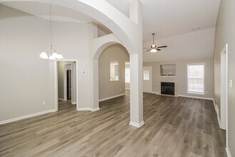 200 Cameron Dr, Unit 163 in Oakland, TN - Foto de edificio - Building Photo