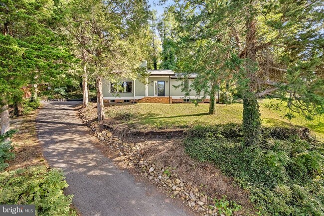 property at 862 Carrier Dr