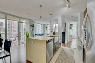 880 Homer St in Vancouver, BC - Building Photo - Building Photo