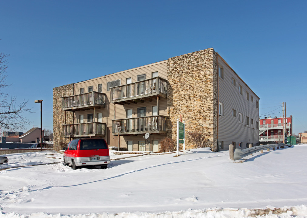 Chadwick Apartments in Kansas City, MO - Building Photo