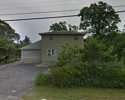 5 Boiling Spring Ave, Unit Beautiful 2nd floor apt in Westerly, RI - Building Photo